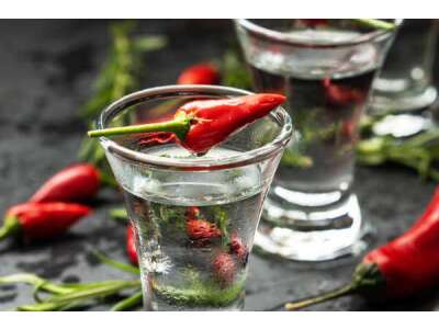 Chili-Schnaps selbst herstellen: So lassen sich Chilis verwerten und konservieren - Chili-Schnaps selbst herstellen: Chilis verwerten &amp;amp; konservieren