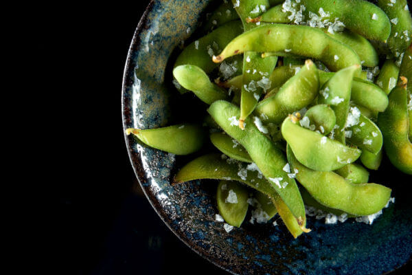 Edamame zubereitet mit Salz